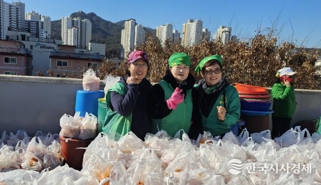 의정부시 자금동 새마을부녀회, 어려운 이웃 위해 정성담은 석박지 기탁