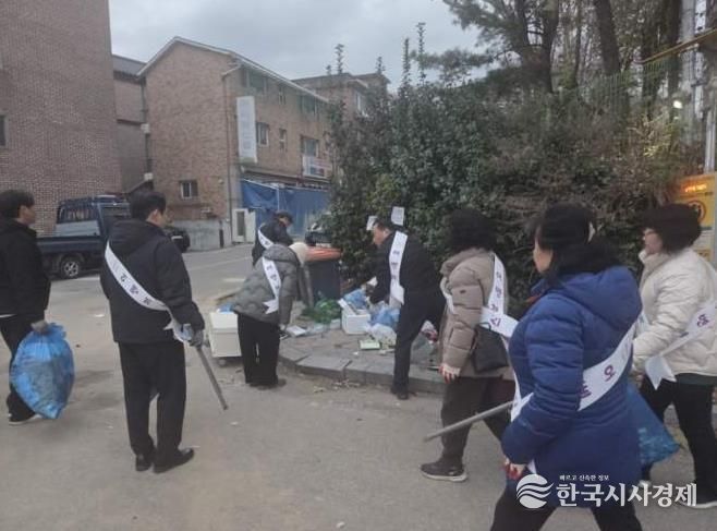 동두천시 보산 어벤져스 활동단, 쓰레기·낙엽 수거에 구슬땀
