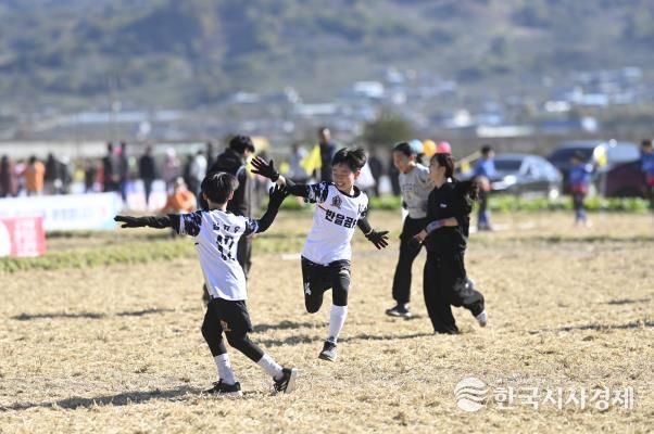평사리 논두렁축구대회, 글로컬 축제 가능성 입증