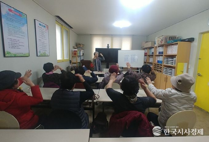 건지도서관, ‘찾아가는 시니어 독서치유 프로그램’ 성료