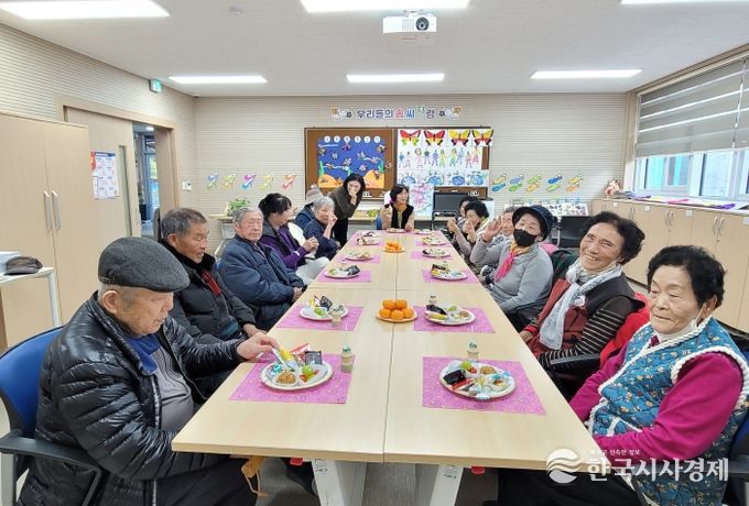 금산군치매안심센터 2025년 하반기 기억키움학교 참여자들