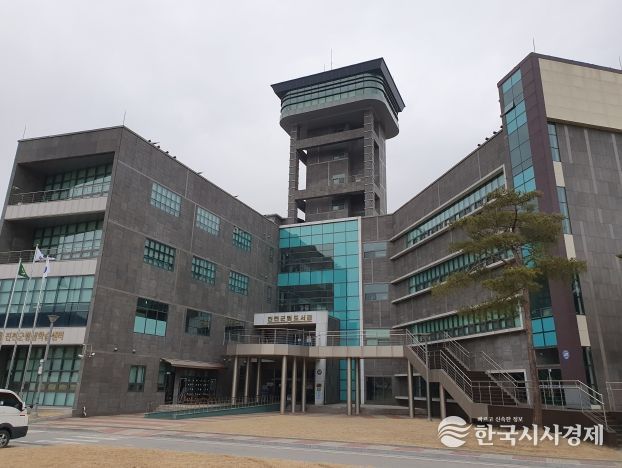 군립도서관 전경