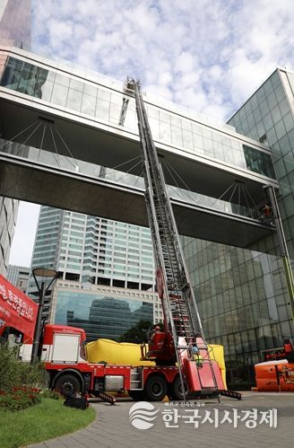 24년 잠실 롯데타워 초고층 건축물 화재 대피훈련 사진