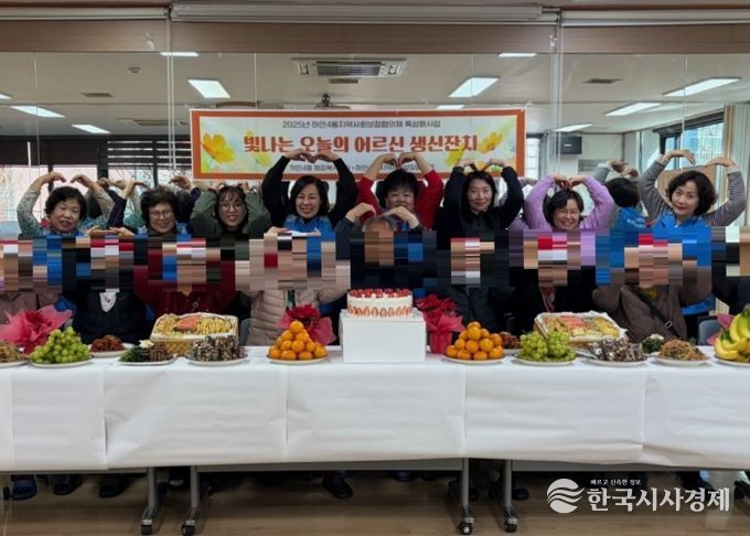 광명시 하안4동 지역사회보장협의체는 1일 관내 저소득 취약계층 어르신 10명을 초청해 ‘빛나는 오늘의 어르신 생신잔치’를 개최했다.