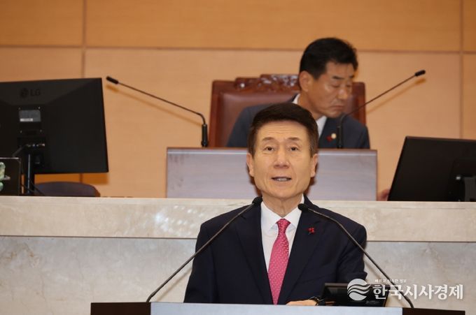 이강덕 포항시장은 1일 제327회 제2회 정례회에서 시정연설에 나섰다.