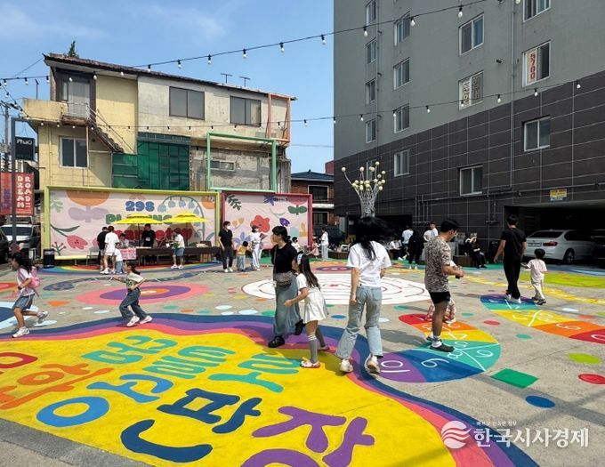 포항문화재단은 지난달 29일을 끝으로 올해 ‘꿈틀로 체험마켓 298놀장’의 모든 일정을 마무리했다.