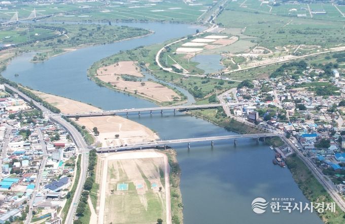 나주시가 영산대교 재가설을 위한 실시설계비로 국비 10억 원을 확보했다. 사진은 영산대교 모습.