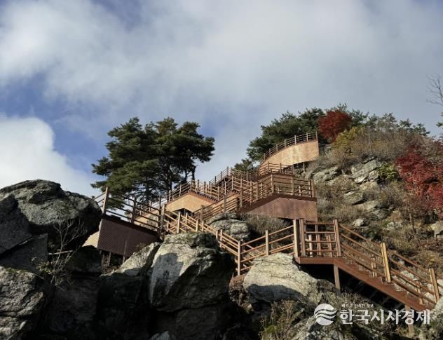 포천시, 왕방산(관모봉) 나무 계단 설치 완료