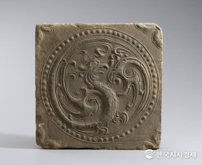 봉황무늬 전돌(출처_국립중앙박물관, 공공누리제1유형)