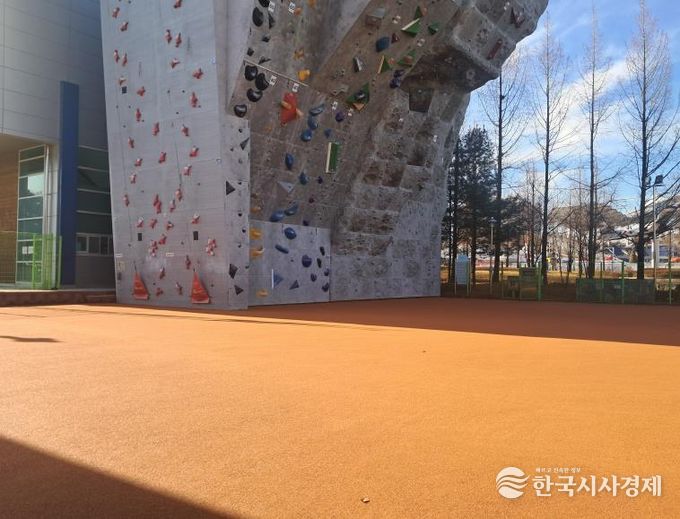 인공암벽장 전경