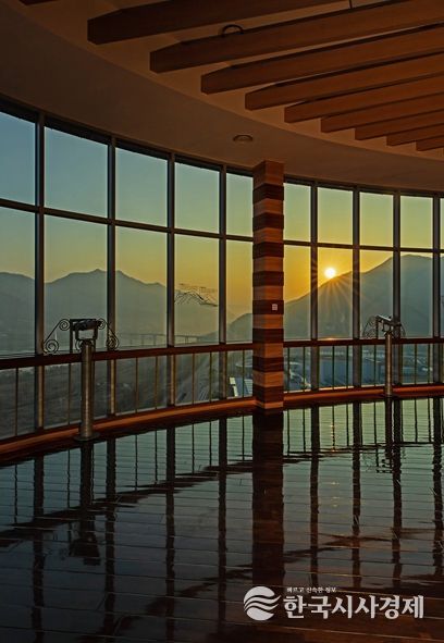 유니온타워 전망대 일출 모습