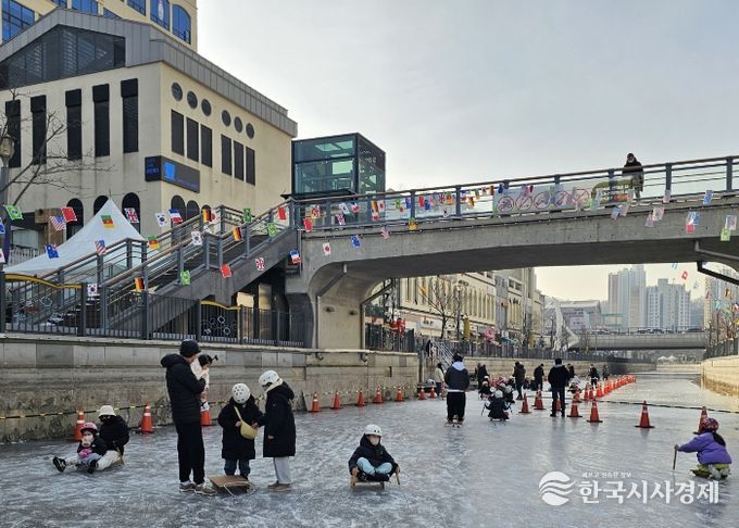 금빛수로 얼음썰매장 모습