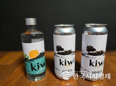 감황 증류주(좌) 및 하이볼(우).