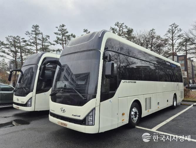 성남시가 새로 도입한 공무용 수소전기버스 차량 모습