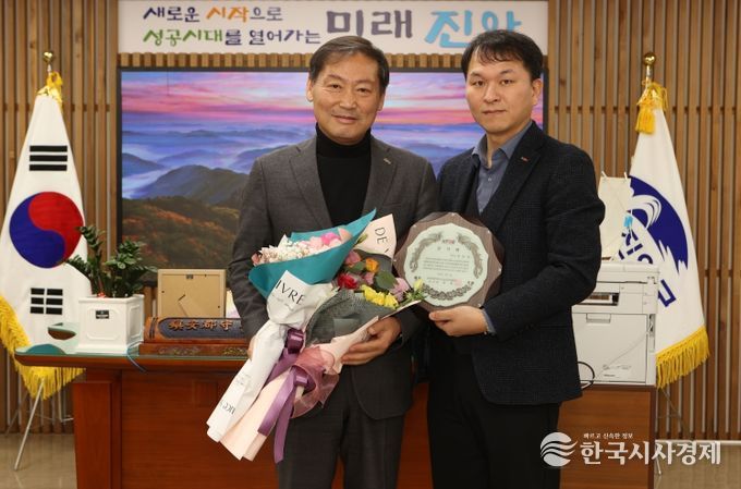 전북자치도 소상공인연합회, 진안군에 감사패 전달