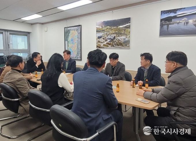 천안시는 12일 충남도와 건설·도시 분야 발전 및 현안 해결을 위한 업무협의를 진행했다.