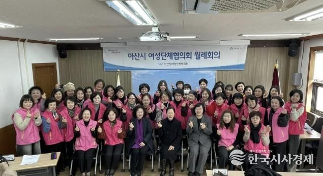 회의 후 기념사진 촬영