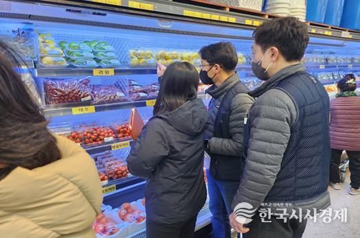 여수시가 오늘(26일)부터 2월 13일까지 한국환경공단과 합동으로 대형 점포를 대상으로 과대포장 및 분리배출 표시 적정 여부에 대한 집중 점검을 실시한다.