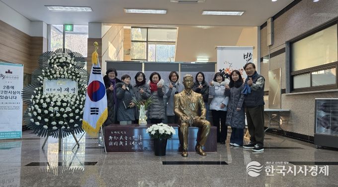 정토경전대학 수강생 기념촬영 사진