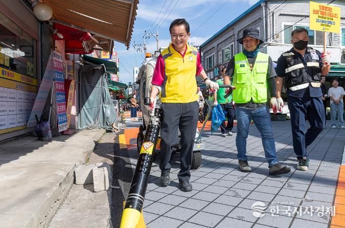 2023년 9월 빗물받이 청소 활동 모습