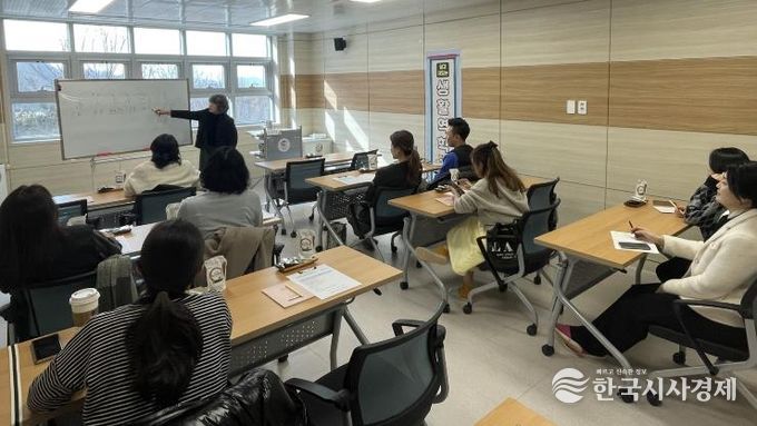 창녕군육아지원센터에서 ‘생활궁합’ 부모교육을 실시하고 있다.