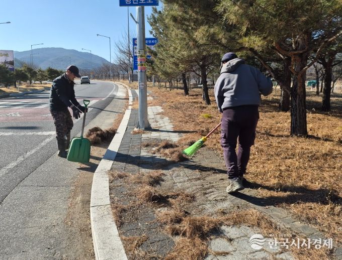 관내 주요 도로변 청소 및 배수로 정비