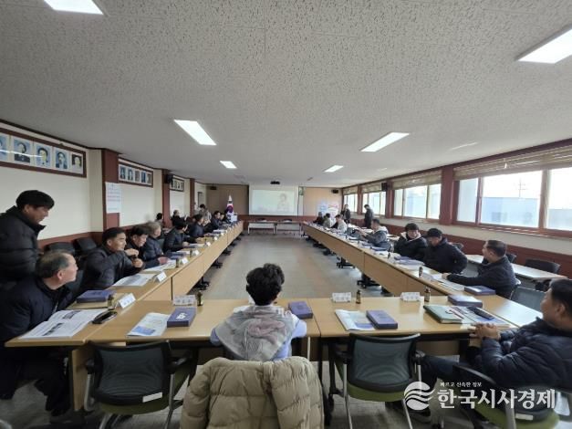 염치읍 복지이장 역량강화 교육 동영상 시청 사진