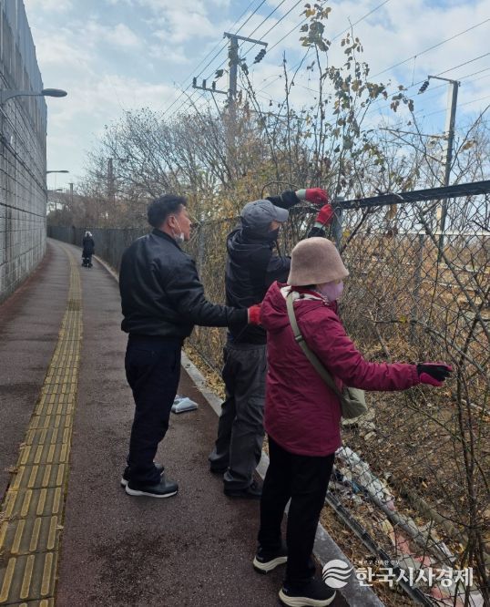 한국자유총연맹 금곡동위원회, 낙동강 동원진 장미꽃길 환경정비