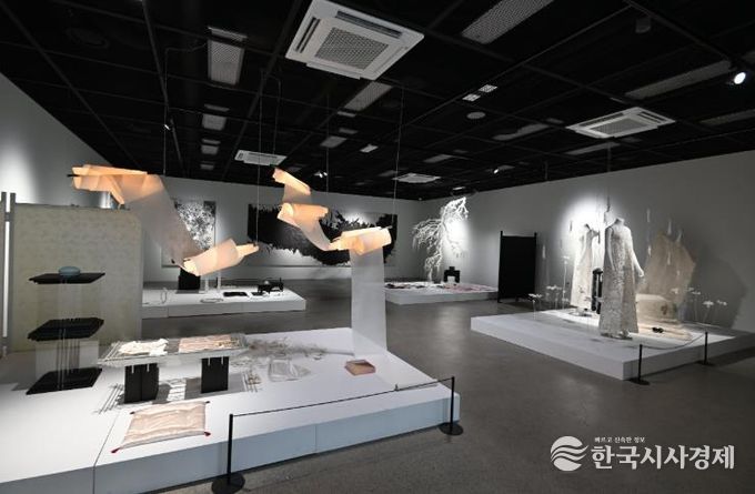 진주실크박물관 개관 기획전 《 비단, 삶: 생을 수놓다 》 개최