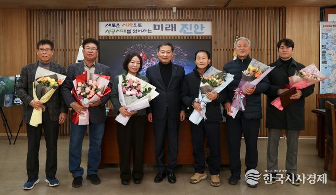 진안군, 진안고원 행복주택 추진 유공자 감사패 수여