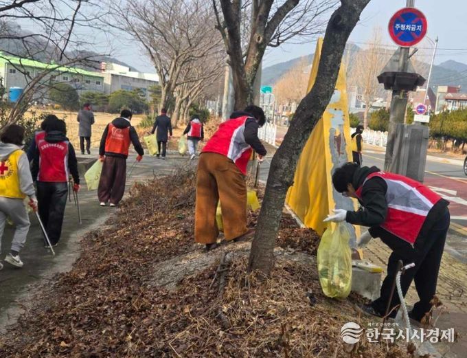 고성군 회화면 자원봉사캠프, ‘우리 동네 한바퀴 줍깅’으