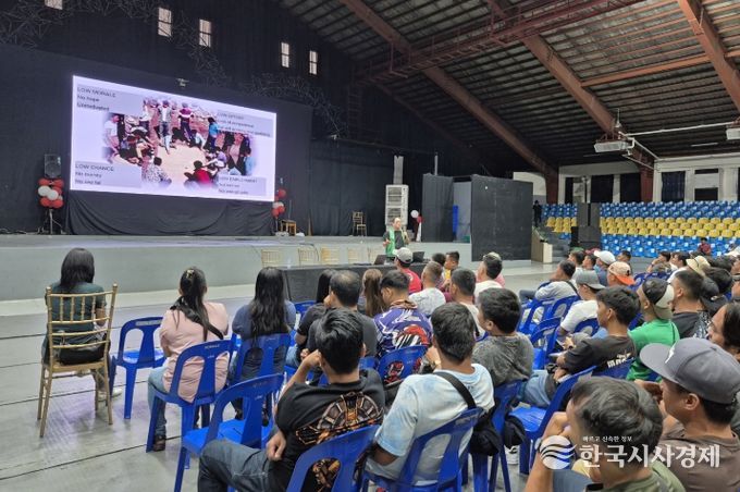 영주시는 경상북도 새마을재단 및 필리핀 로살레스시와 협력해 문화디지털 새마을 시범사업을 본격추진한다(입교식 모습)