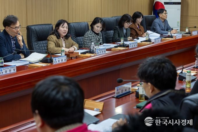 구연희 교육감 권한대행이 26일 세종시교육청 산업안전보건위원회에서 인사말을 하고 있다.