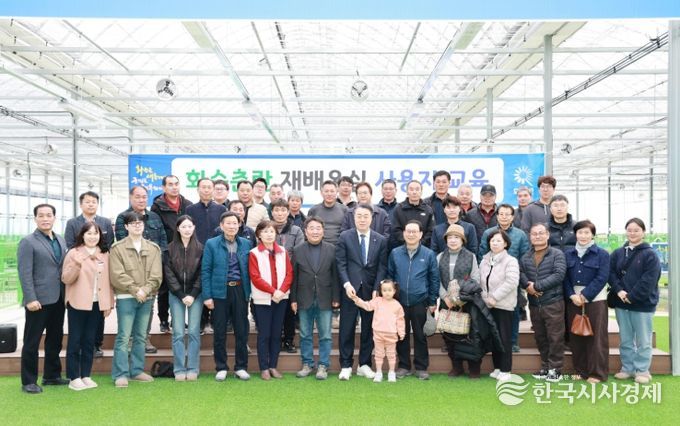 화순춘란 재배온실에서 진행된 간담회 모습