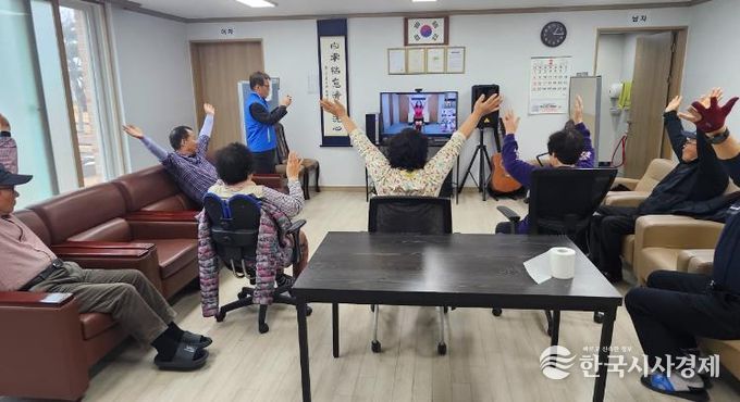 스마트경로당 실버로빅