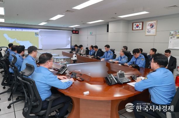 해양경찰청은 3일 오후 인천 연수구 본청에서 최근 중동 정세 긴장 고조에 따라 지휘부를 중심으로 상황점검회의를 열어 비상대비체계를 강화했다.