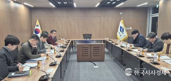 포항시는 지난 10일 경상북도 환동해지역본부 회의실에서 ‘수소연료전지 발전 클러스터 구축사업’ 중간점검 보고회를 개최했다.