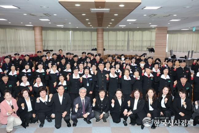 포항시 평생학습원은 11일 뱃머리 평생교육관에서 2026학년도 신중년사관학교 입학식을 개최했다.