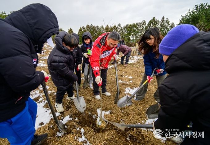 ‘GO! 청년 미래 숲’ 나무심기 행사