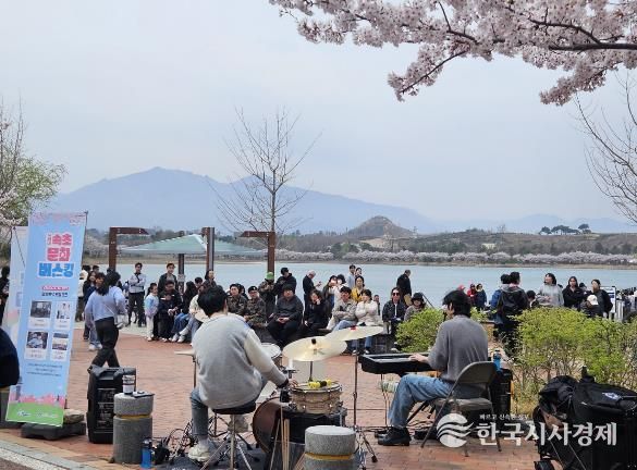 2025 속초문화버스킹 당시(영랑호 벚꽃축제)