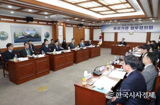 3. 17. 중앙선관위 과천청사 회의실에서 열린 제9회 전국동시지방선거 유관기관 업무협의회에서 강동완 중앙선관위 사무차장이 인사말을 하고 있다.