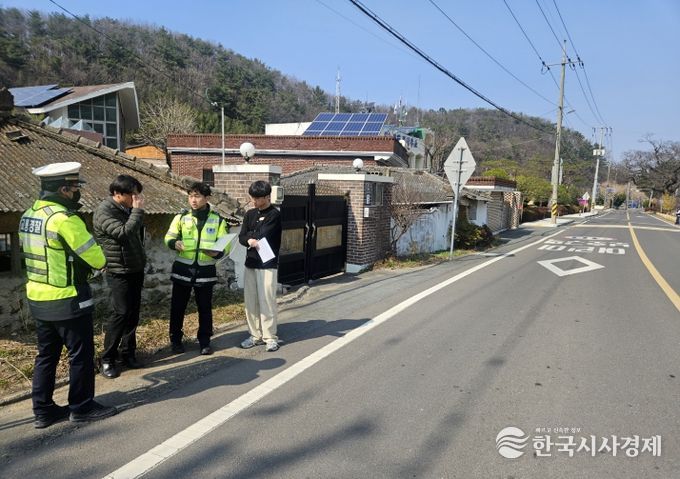 함안군 ‘초등학교 개학기 위해요소 안전점검’ 실시_개학기 위해요소 합동 안전점검 실시 사진(외암초등학교 일원)