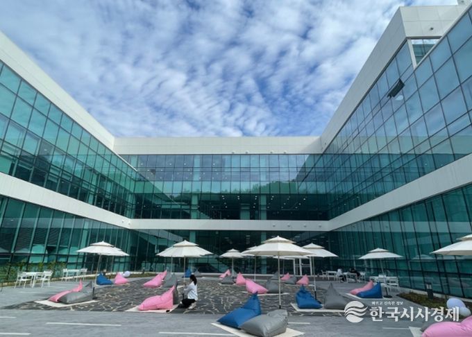 모담도서관 야외정원