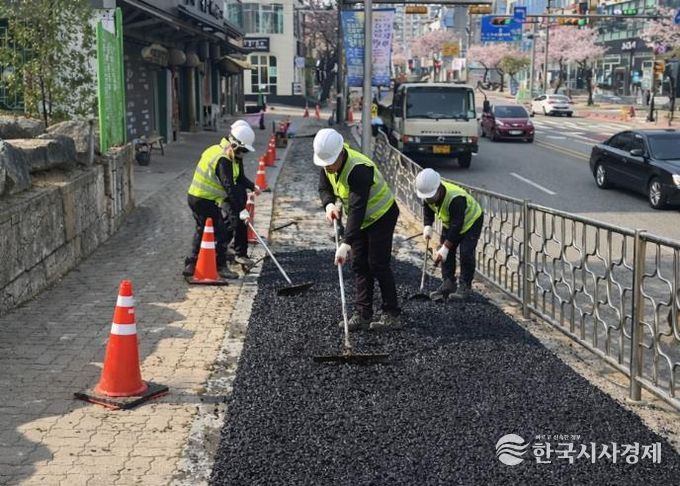익산시, 인도 정비 본격…안전한 보행 환경 조성