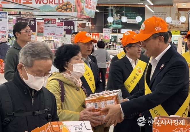 ‘제주 행복 만감 페스타’ 만감류 판촉 활동하는 오순문 시장