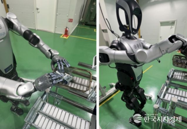 휴머노이드 로봇이 직접 자동차부품 트레이를 들어 세척 바구니로 투입 <경남TP제공>