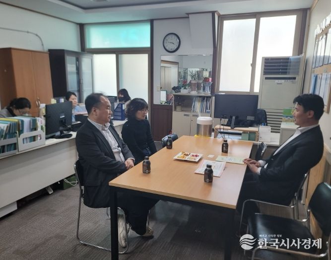 포항시는 지난 23일 포항형 통합돌봄의 주요 사업인 병원안심동행서비스 운영 상황을 점검하기 위해 ㈜나눔과돌봄사회서비스지원센터를 방문했다.