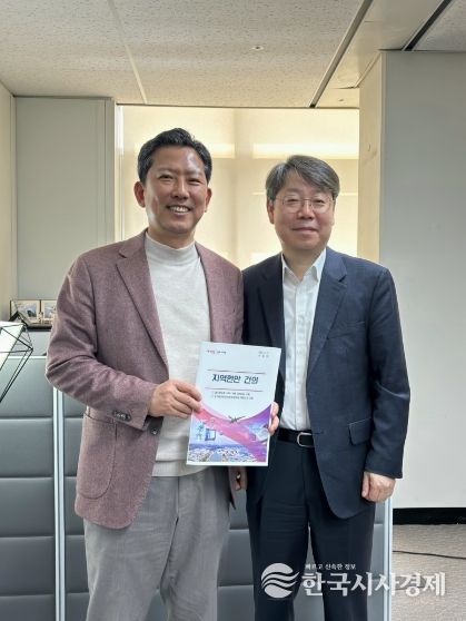 (오른쪽) 최우혁 산업통상부 첨단산업정책관