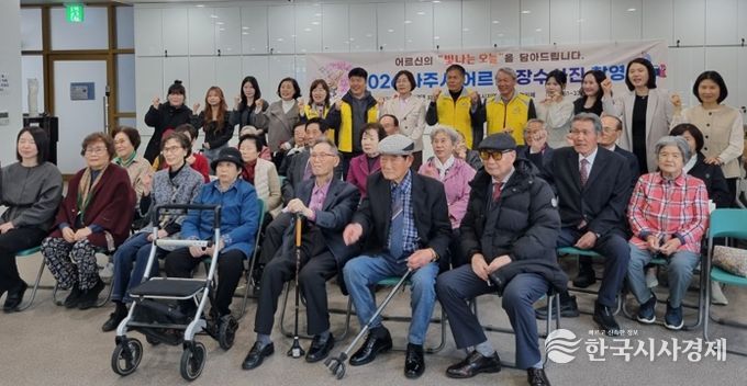 나주시가 어르신 600명을 대상으로 오는 9월까지 장수사진 촬영을 지원한다.