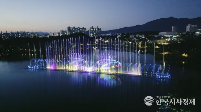 충주 호암지 음악분수, 봄밤 수놓는 야경 명소로 31일 개장